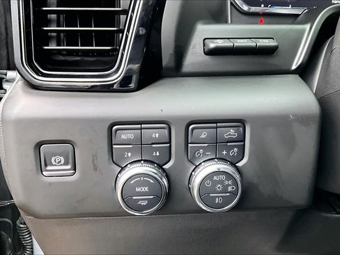 Used 2025 GMC Sierra 1500 AT4 w/ AT4 Premium Package AWD/4WD image 36