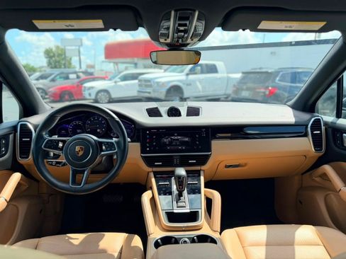 Used 2023 Porsche Cayenne AWD/4WD image 13