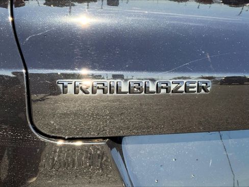 Used 2021 Chevrolet TrailBlazer RS w/ Convenience Package image 31