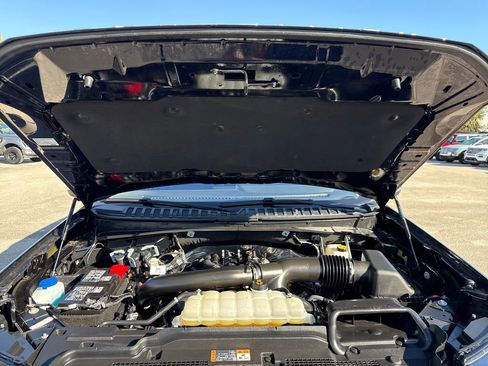 Used 2025 Ford Expedition Active image 32