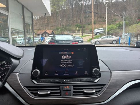 Used 2025 Nissan Altima 2.5 SV FWD image 20