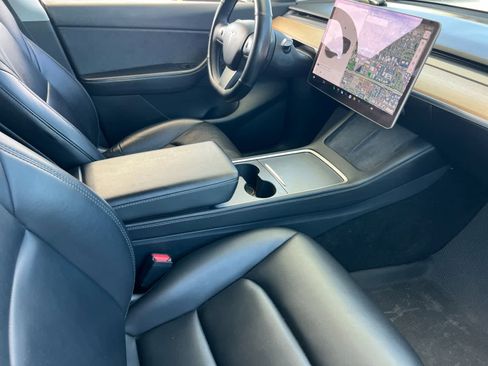 Used 2021 Tesla Model Y Long Range image 16