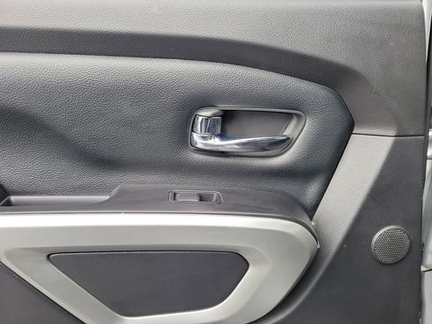 Used 2017 Nissan Titan SL image 12