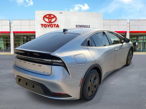 New 2026 Toyota Prius Plug-In Hybrid FWD image 3