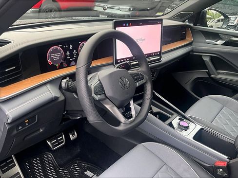New 2026 Volkswagen Tiguan SEL R-Line AWD/4WD image 8