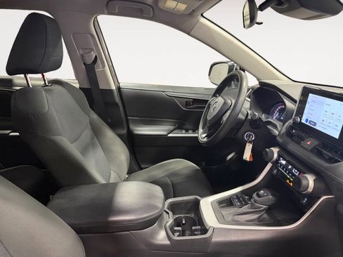 Used 2023 Toyota RAV4 LE AWD/4WD image 16