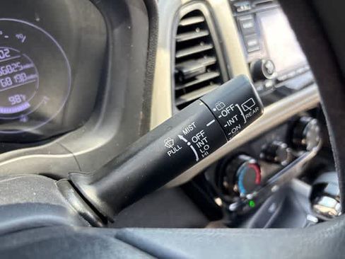 Used 2019 Honda HR-V LX image 14