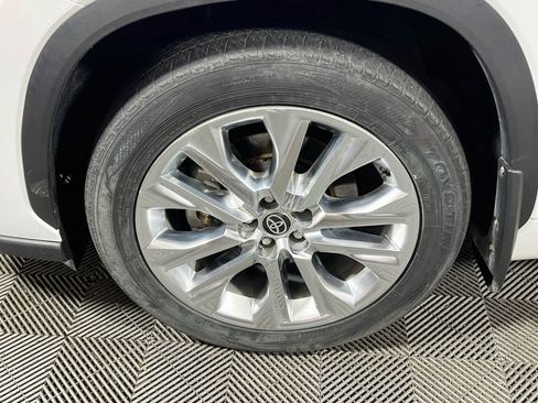 Certified 2023 Toyota Highlander Limited AWD/4WD image 33