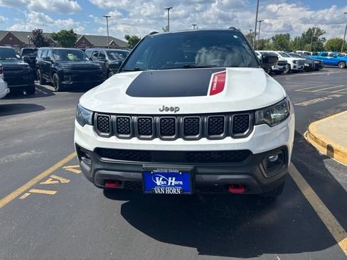 Used 2023 Jeep Compass Trailhawk w/ Sun and Sound Group AWD/4WD image 5