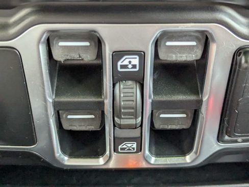 Used 2020 Jeep Wrangler Unlimited Sport S AWD/4WD image 23