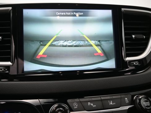 Used 2024 Chrysler Pacifica Touring-L FWD image 21