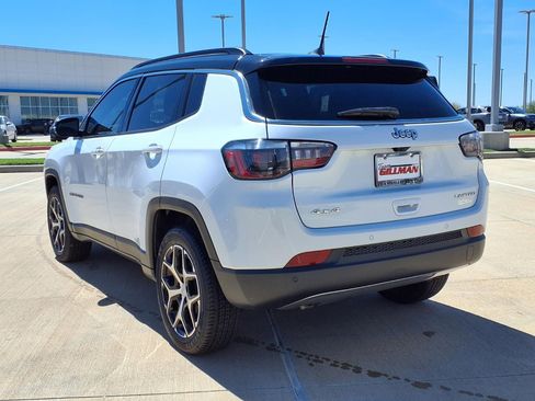 Used 2024 Jeep Compass Limited image 2