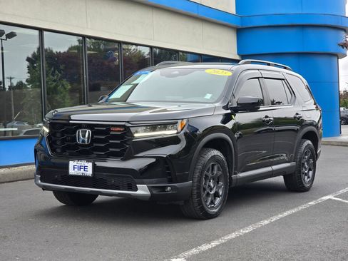 Certified 2025 Honda Pilot TrailSport image 1
