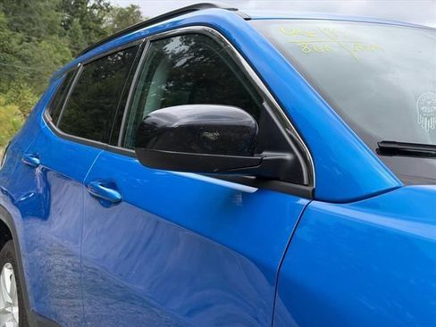 Used 2022 Jeep Compass Latitude w/ Sun and Sound Group AWD/4WD image 9
