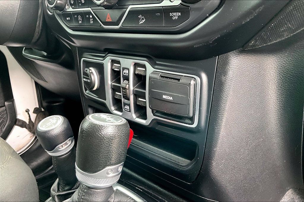 Used 2018 Jeep Wrangler Unlimited Sport S AWD/4WD image 16