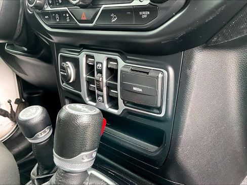 Used 2018 Jeep Wrangler Unlimited Sport S AWD/4WD image 16