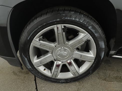 Used 2017 Cadillac Escalade Premium Luxury image 7