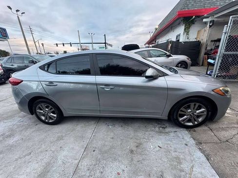 Used 2017 Hyundai Elantra SE image 13