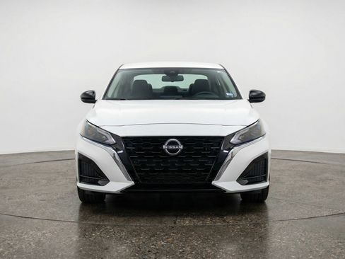 Used 2025 Nissan Altima 2.5 SV image 2