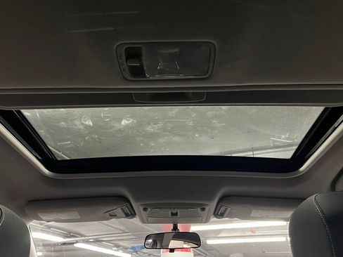 Used 2017 Nissan Sentra SV w/ Style Package image 9