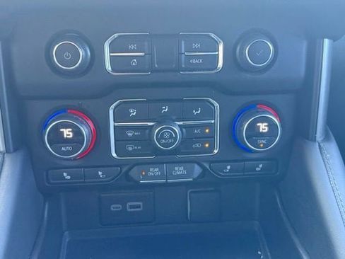 Used 2023 Chevrolet Tahoe Z71 w/ Luxury Package AWD/4WD image 35