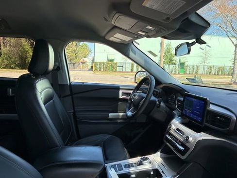 Used 2024 Ford Explorer XLT w/ Equipment Group 202A image 21