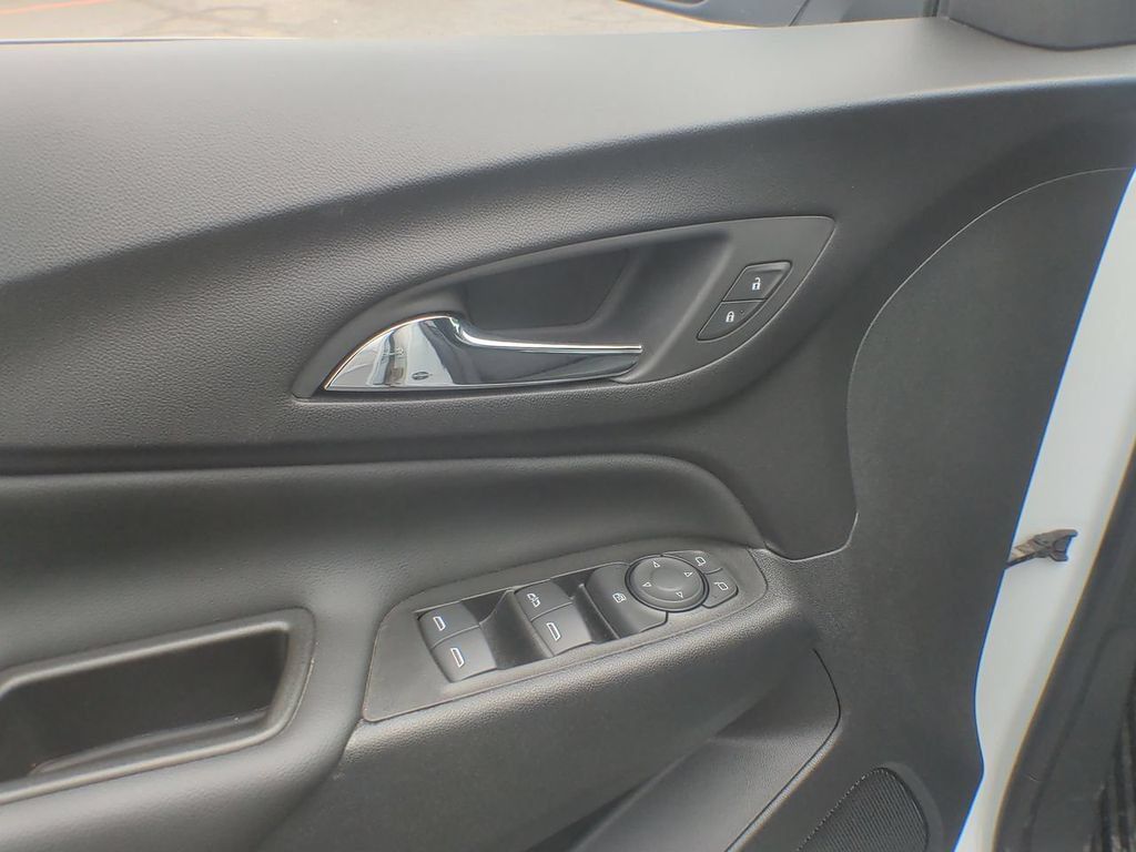 Used 2023 Chevrolet Equinox LT FWD image 23
