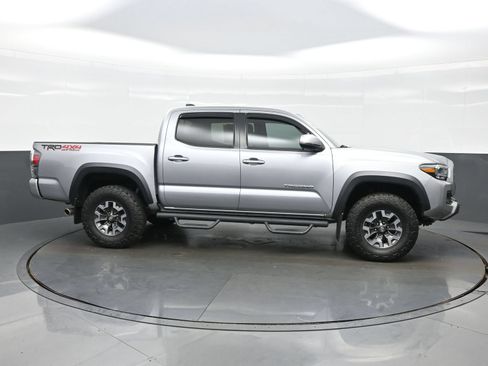 Used 2020 Toyota Tacoma TRD Off-Road w/ Technology Package AWD/4WD image 7