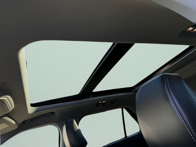 Used 2022 Ford Explorer XLT w/ Equipment Group 202A AWD/4WD image 10