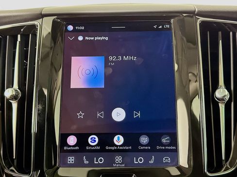 Certified 2023 Volvo XC60 B5 Plus AWD/4WD image 15