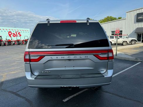 Used 2016 Lincoln Navigator Select AWD/4WD image 5