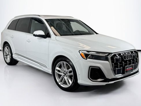 Used 2025 Audi Q7 3.0T Premium Plus w/ Premium Plus Package image 3