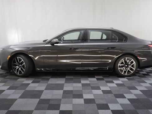 Used 2026 BMW 750e xDrive w/ Executive Package AWD/4WD image 4