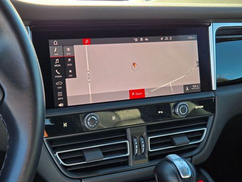 Used 2024 Porsche Macan w/ Premium Plus Package image 19