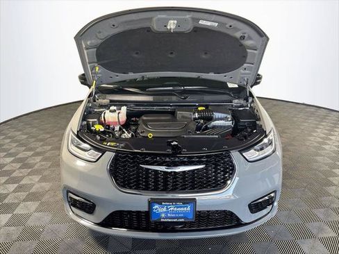 Certified 2025 Chrysler Pacifica Select AWD/4WD image 21