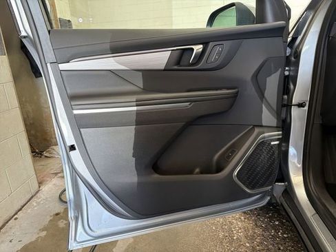 Certified 2025 Buick Enclave Preferred w/ LPO, Floor Liner Package AWD/4WD image 13