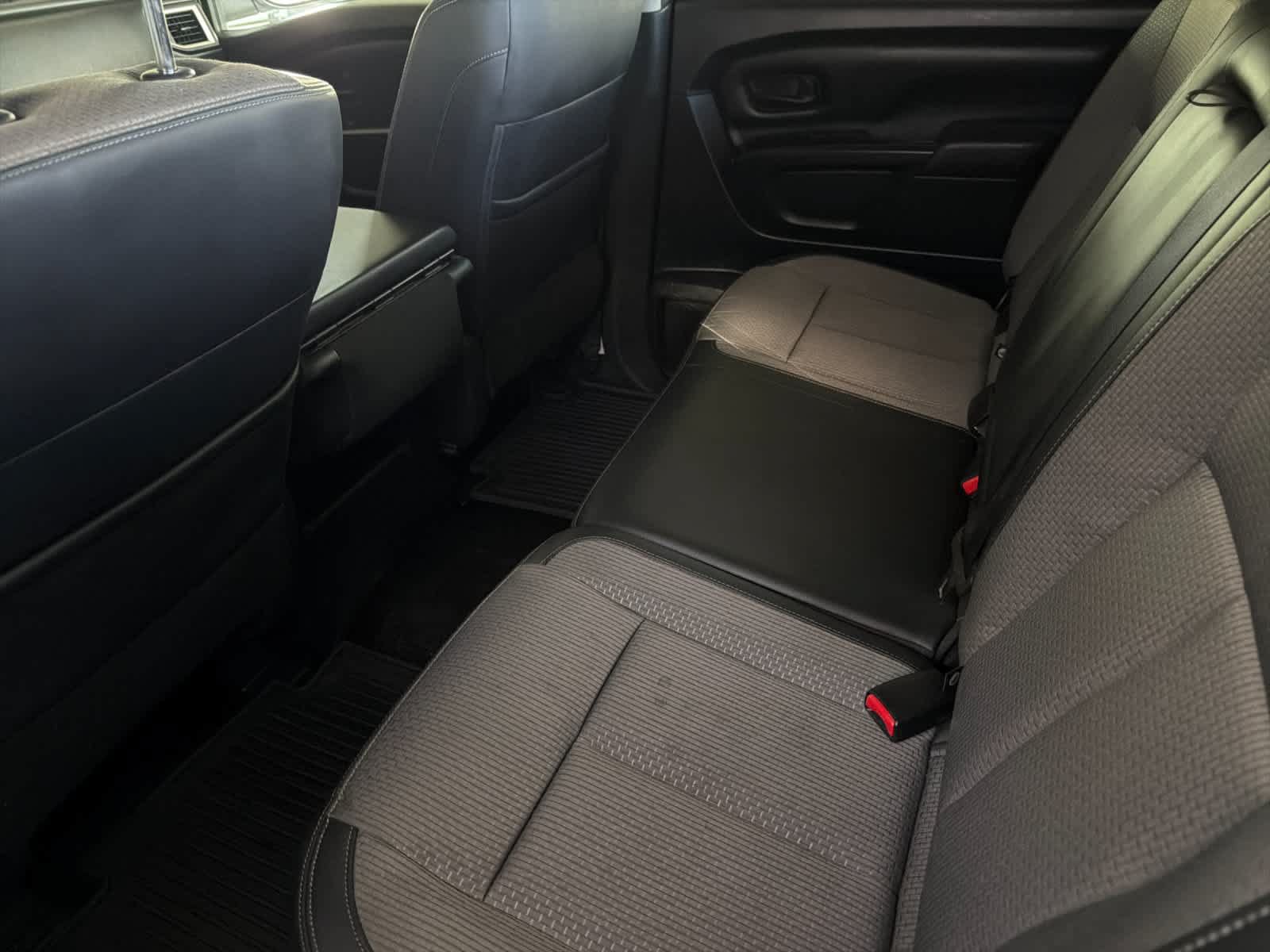 Used 2019 Nissan Titan S AWD/4WD image 4