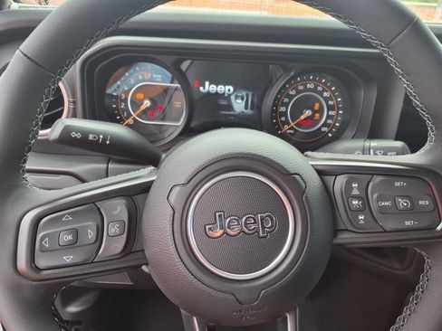 New 2025 Jeep Gladiator Sport image 11