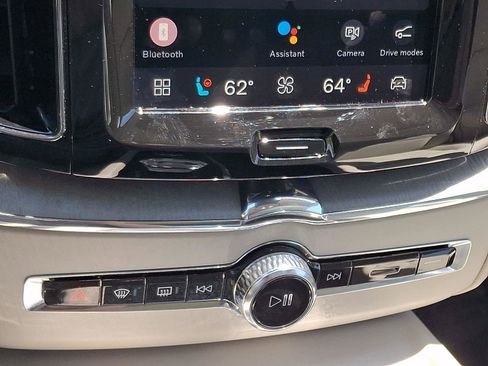 Certified 2024 Volvo XC60 B5 Ultimate w/ Climate Package AWD/4WD image 17