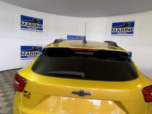 Certified 2025 Chevrolet Trax RS w/ Driver Confidence Package image 9