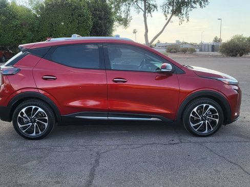 Used 2022 Chevrolet Bolt EUV Premier w/ Sun & Sound Package FWD image 10