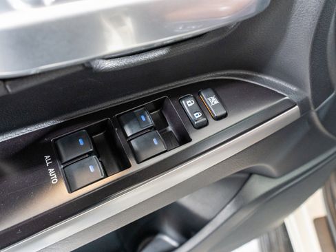 Used 2018 Toyota Land Cruiser image 14