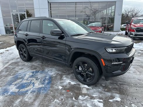 New 2025 Jeep Grand Cherokee Limited w/ Black Appearance Package AWD/4WD image 43