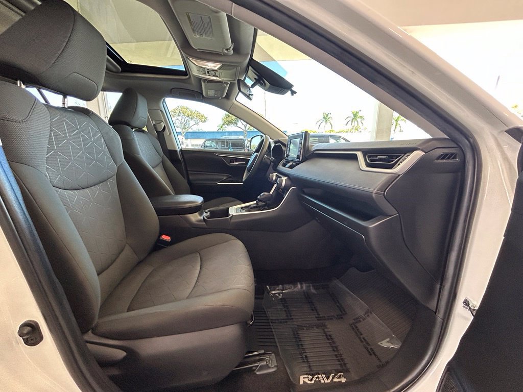 Used 2022 Toyota RAV4 XLE w/ Convenience Package FWD image 26