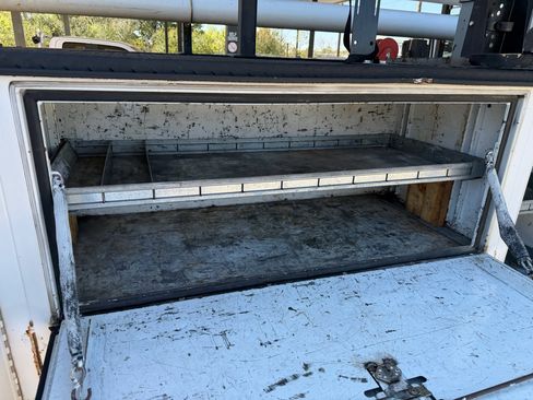 Used 2017 Ford F550 2WD Regular Cab Super Duty image 41