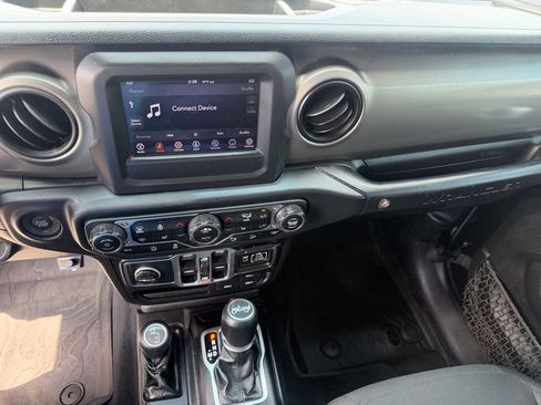 Used 2018 Jeep Wrangler Unlimited Sport S AWD/4WD image 39