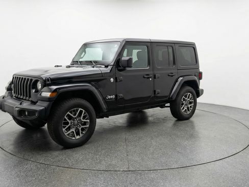 Used 2025 Jeep Wrangler Sahara image 3