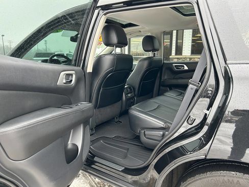 Used 2017 Nissan Pathfinder Platinum image 8