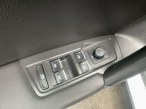 Used 2020 Volkswagen Tiguan SEL image 21