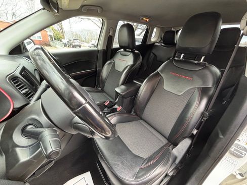 Used 2019 Jeep Compass Trailhawk image 13